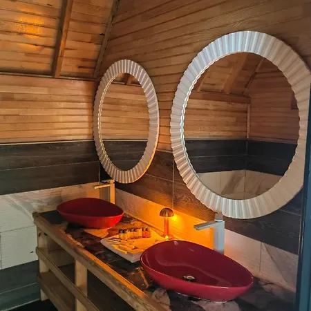 Big Tree Bungalow Villas *